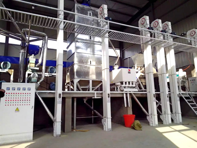 河南平頂山30噸大米成套加工設(shè)備安裝完畢