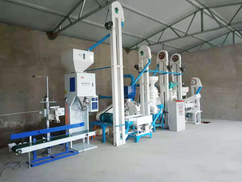 陜西榆林府谷縣麻鎮(zhèn)18型小米成套加工設備安裝調(diào)試完畢