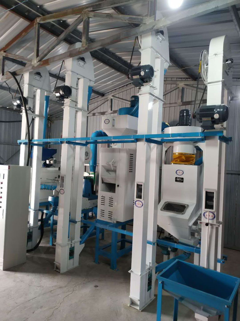 NZJ10型小米成套加工設備安裝調試完畢。河北人張家口蔚縣宋家莊鄉(xiāng)宋家莊村