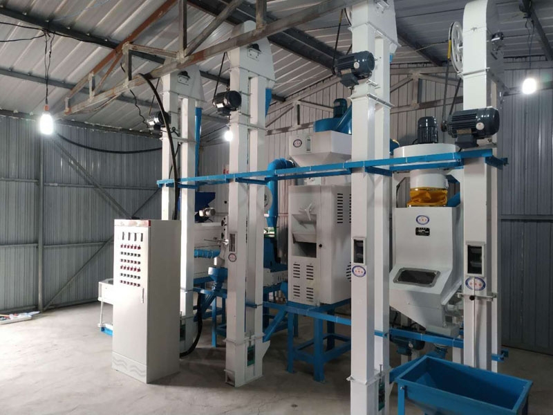 NZJ10型小米成套加工設備安裝調試完畢。河北人張家口蔚縣宋家莊鄉(xiāng)宋家莊村